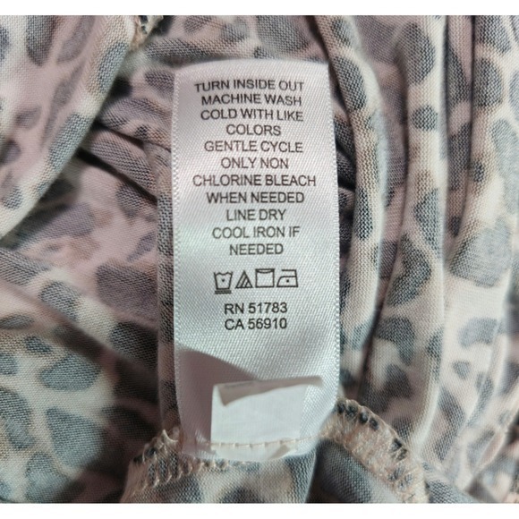 Maurices Long Sleeve Leopard Print Top 24/7 Size S EUC - Picture 6 of 6